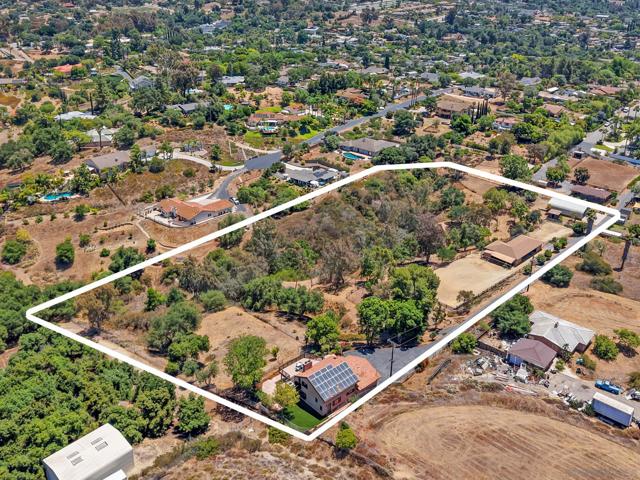 974 Via Hillview, Fallbrook CA: https://media.crmls.org/mediaz/5b2dafe8-3877-43bd-b492-53616f5576c4.jpg