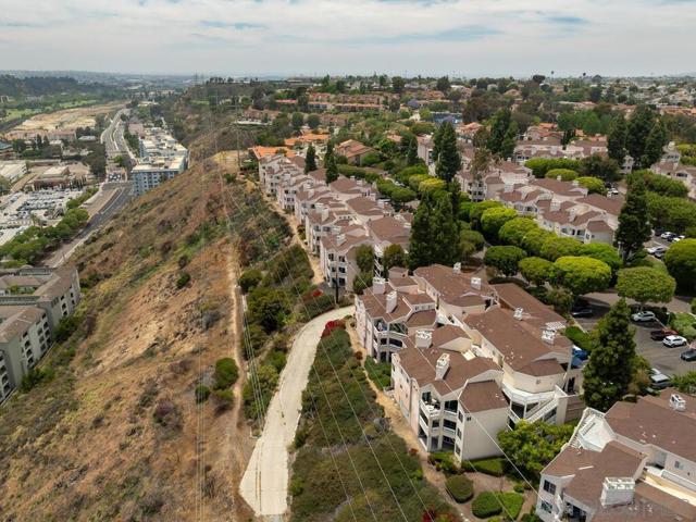 7087 Camino Degrazia, San Diego CA: https://media.crmls.org/mediaz/5b2e6f36-f991-4f7b-929c-2d7cc03bc7bd.jpg