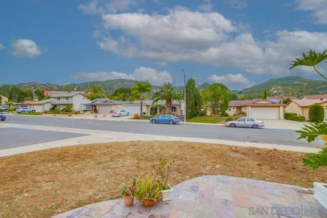 15380 Via La Gitano, Poway CA: https://media.crmls.org/mediaz/5b2e796a-1c34-4306-ad89-d784677d60e3.jpg