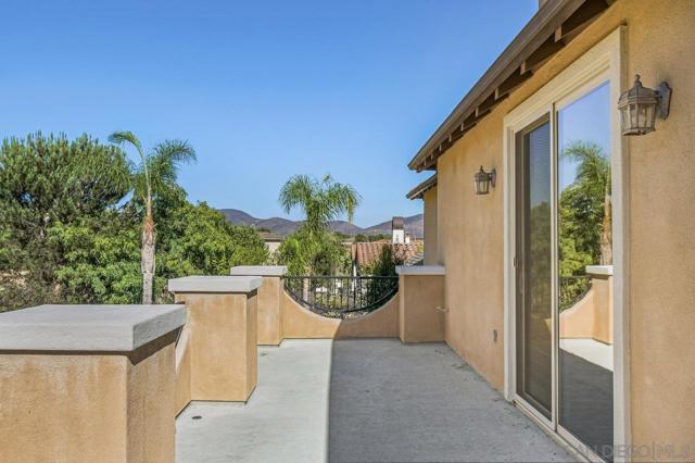 2957 Ranch Gate Rd, Chula Vista CA: https://media.crmls.org/mediaz/5b2efd3f-75f4-4843-ab4b-7de0ac182662.jpg