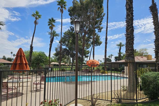 101 La Cerra Drive, Rancho Mirage CA: https://media.crmls.org/mediaz/5b2f1cbd-bc7f-487e-9fdb-1dedcea05320.jpg