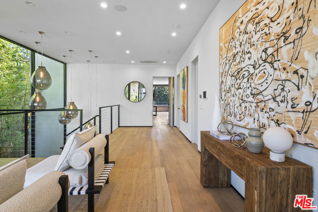 428 N La Jolla Avenue, Los Angeles CA: https://media.crmls.org/mediaz/5b2f307c-a961-4b59-af4f-b8a6d143b5ed.jpg