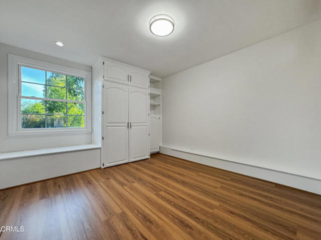 5028 El Adobe Lane, La Crescenta CA: https://media.crmls.org/mediaz/5b2f324d-c498-4bf9-b586-31b70ebd0cb9.jpg