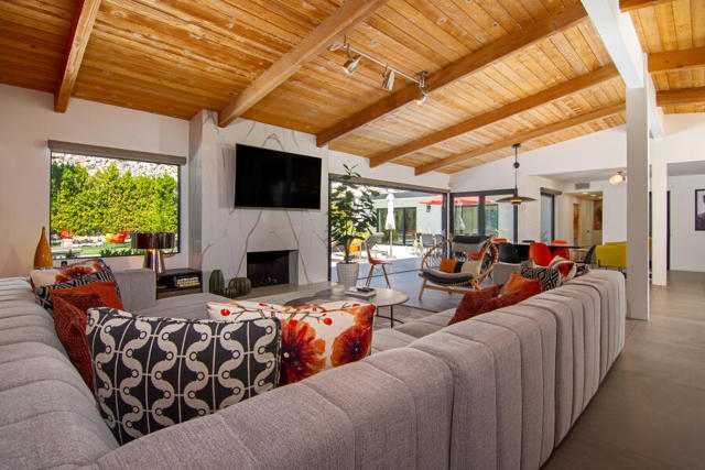 783 N Rose Avenue, Palm Springs CA: https://media.crmls.org/mediaz/5b2f4782-ba35-499c-bb0f-67484272e944.jpg