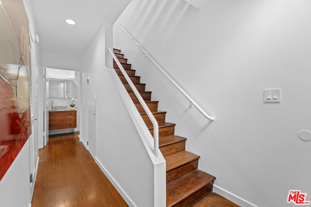 1024 Bay Street, 5 photo 3