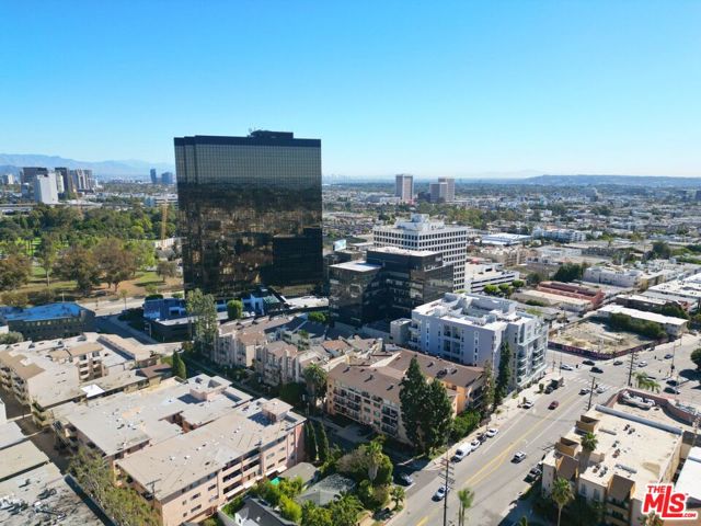 1154 S Barrington Avenue, Los Angeles CA: https://media.crmls.org/mediaz/5b322e92-d997-4e63-9135-7b76ac630c5b.jpg