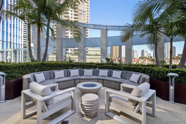 888 W E St, San Diego CA: https://media.crmls.org/mediaz/5b328c07-ca38-4afd-a3c0-c77ef7bd6dcc.jpg
