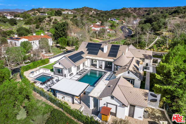 1 Falconridge Drive, Coto de Caza CA: https://media.crmls.org/mediaz/5b32af34-7375-47ba-aa09-98ca67006a5a.jpg