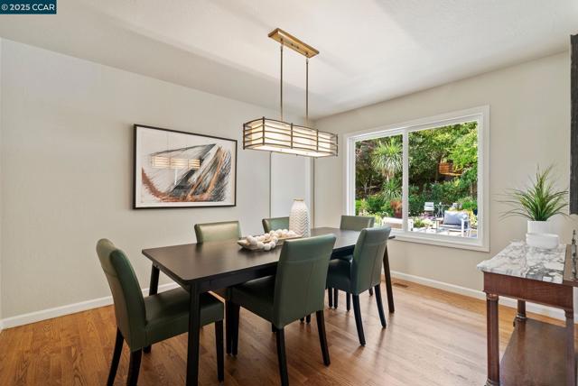 1902 Joseph Dr, Moraga CA: https://media.crmls.org/mediaz/5b32b873-082d-46c7-aef7-d4ed1f8529ce.jpg