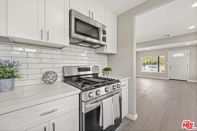 1212 W 92nd Street, Los Angeles CA: https://media.crmls.org/mediaz/5b32ef64-5671-4a7b-8eef-5ab90c886829.jpg