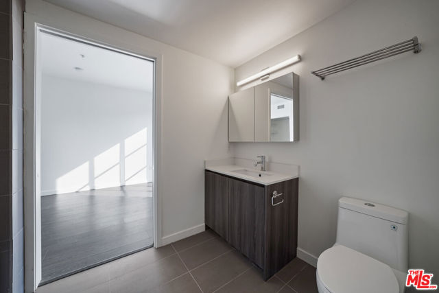 5800 Harold Way, Los Angeles CA: https://media.crmls.org/mediaz/5b333f81-eaf3-4e2a-95a6-0e0f00ae0c30.jpg