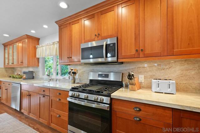 4386 Niagara Ave, San Diego CA: https://media.crmls.org/mediaz/5b335fb1-2c24-4f3d-8d7e-c2a10ccff2b2.jpg