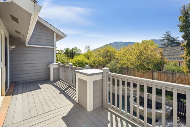 367 Mt Washington Way, Clayton CA: https://media.crmls.org/mediaz/5b3372f0-470d-469f-b8f6-4e3bfdb0c778.jpg