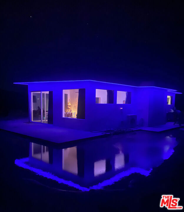 5215 Pioneertown Road, Pioneertown CA: https://media.crmls.org/mediaz/5b3377a7-3950-49ea-82e4-4e84f53d8b98.jpg
