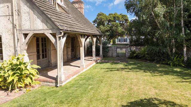 8 Los Laureles Avenue, Salinas CA: https://media.crmls.org/mediaz/5b338682-1066-4f76-a32f-5710ff93be47.jpg