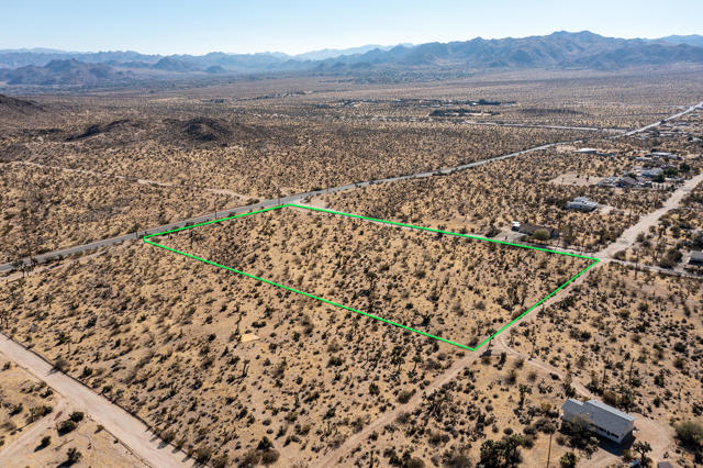 5610 Yucca Mesa Road, Yucca Valley CA: https://media.crmls.org/mediaz/5b3390cb-0188-45a9-b2de-07f5222305ba.jpg