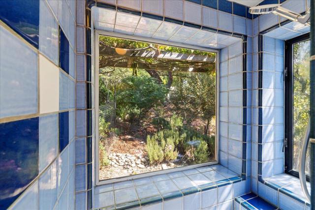 22196 Summit Road, Los Gatos CA: https://media.crmls.org/mediaz/5b33f051-464f-4995-97ea-1fd3d838479d.jpg