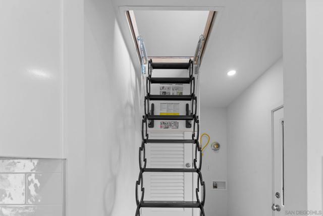 503 Rosemont St, La Jolla CA: https://media.crmls.org/mediaz/5b341ed9-f75c-4685-bc51-ad62db70ec1c.jpg