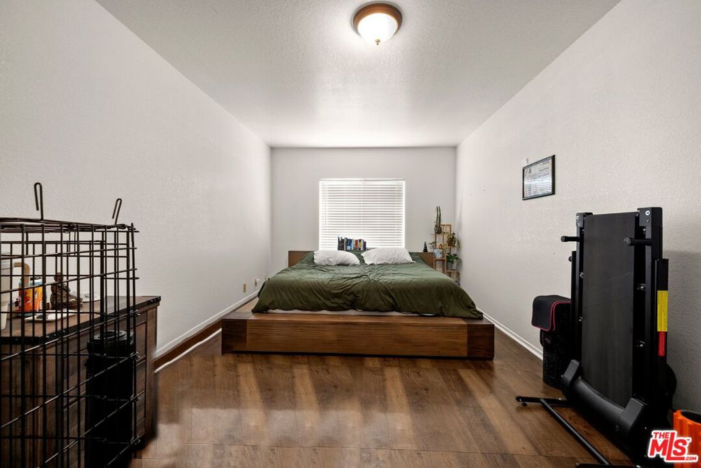 https://media.crmls.org/mediaz/5b3429b2-1996-45a8-ad89-b7a314769e9f.jpg?preset=X-Large