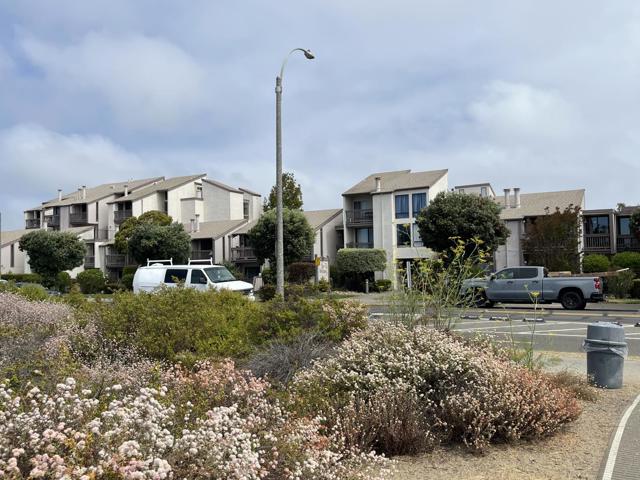 2101 Shore Line Drive, Alameda CA: https://media.crmls.org/mediaz/5b34be6e-6a50-4d4e-b5be-273a5ac02253.jpg