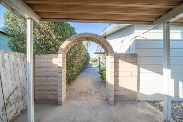 33440 Carlsbad Circle, Thousand Palms CA: https://media.crmls.org/mediaz/5b34ca2c-cdfa-4642-b040-c4800f527c47.jpg