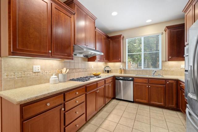 5300 Fioli Loop, San Ramon CA: https://media.crmls.org/mediaz/5b357852-09d1-4d91-9b2c-370d7e500374.jpg