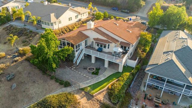 15425 Vista Vicente Dr, San Diego CA: https://media.crmls.org/mediaz/5b35b975-1b22-4589-8eea-610179186786.jpg