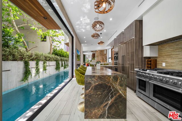 836 California Avenue, Venice CA: https://media.crmls.org/mediaz/5b36356b-abc2-4f1d-b46b-2ceeba4cb9df.jpg