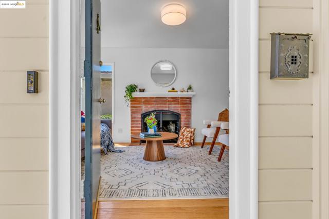 7231 Plank Ave, El Cerrito CA: https://media.crmls.org/mediaz/5b36c51e-6c3b-44b5-b28b-1350f635846b.jpg
