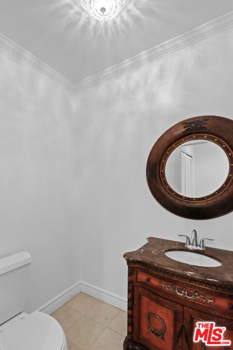 121 N Almont Drive, Beverly Hills CA: https://media.crmls.org/mediaz/5b370ecc-1037-4c53-9cef-f7d45b11fd41.jpg