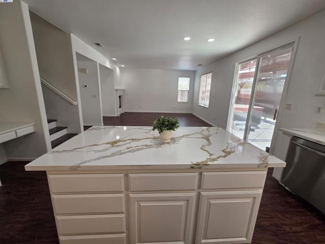 1906 Wilson Ct, Antioch CA: https://media.crmls.org/mediaz/5b380881-e598-495a-a419-3ce6d0b3f266.jpg