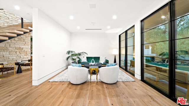 18762 Wells Drive, Tarzana CA: https://media.crmls.org/mediaz/5b384b8d-39cf-4269-9b15-afc2ebcbc4bc.jpg