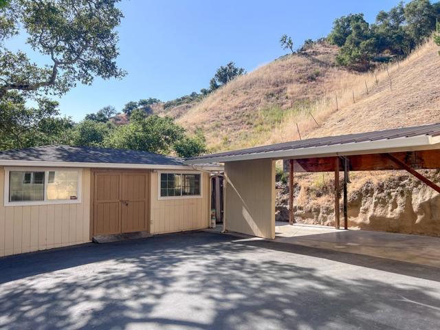 442 Corral De Tierra Road, Salinas CA: https://media.crmls.org/mediaz/5b38c84f-d131-4cb8-990e-9c28cd943a8e.jpg