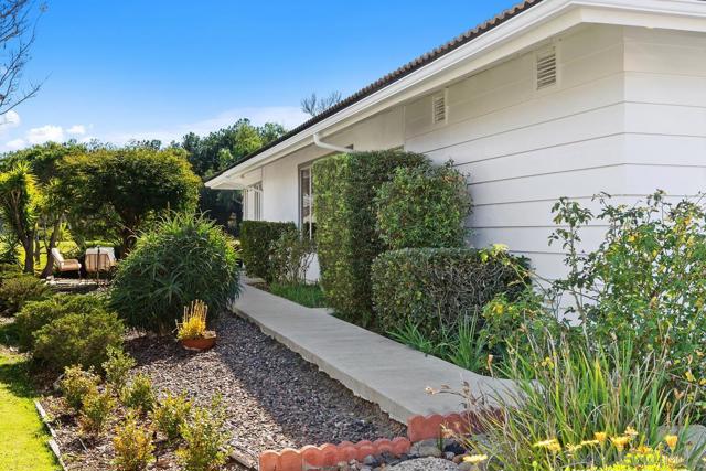 12039 Caminito Cadena, San Diego CA: https://media.crmls.org/mediaz/5b3969b6-9f2e-4259-836e-4c0422c328cf.jpg