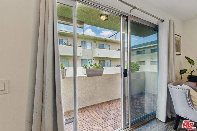 5400 Lindley Avenue, Encino CA: https://media.crmls.org/mediaz/5b398b26-d47a-436b-8239-8cd8025c30c1.jpg