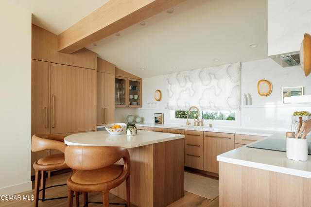 6813 Seawatch Lane, Malibu CA: https://media.crmls.org/mediaz/5b39963a-4e66-4ed3-ad6c-38995ee48f72.jpg