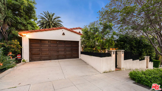 3145 La Suvida Drive, Los Angeles CA: https://media.crmls.org/mediaz/5b399fe7-618c-4183-a8fc-e2f4290b5ce3.jpg