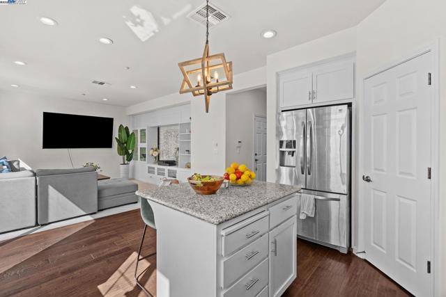 663 Falling Star Drive, Martinez CA: https://media.crmls.org/mediaz/5b39afef-6421-47f8-9b1e-dbfca8d7b5fa.jpg