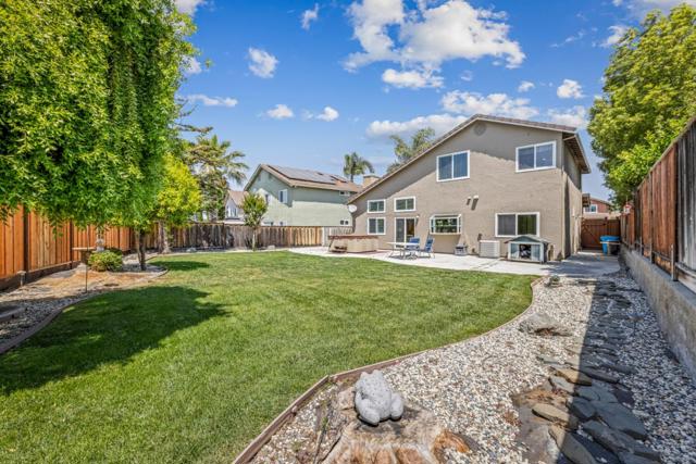1660 Mimosa Street, Hollister CA: https://media.crmls.org/mediaz/5b39d275-8078-428a-a735-88e1181c6ace.jpg