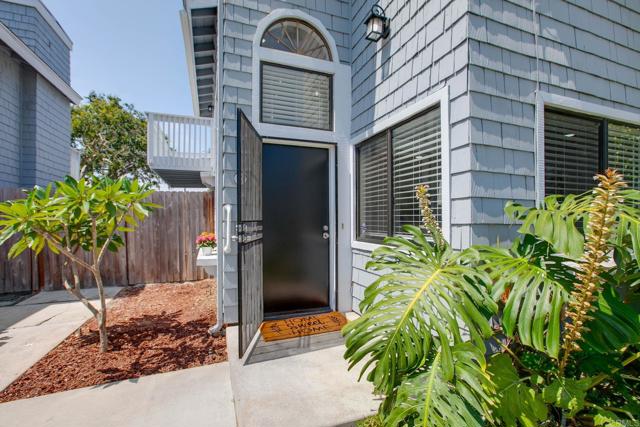 2512 Santa Ana Ave, Costa Mesa CA: https://media.crmls.org/mediaz/5b3a6f2e-aa9a-4bad-bdca-027ca3e11435.jpg