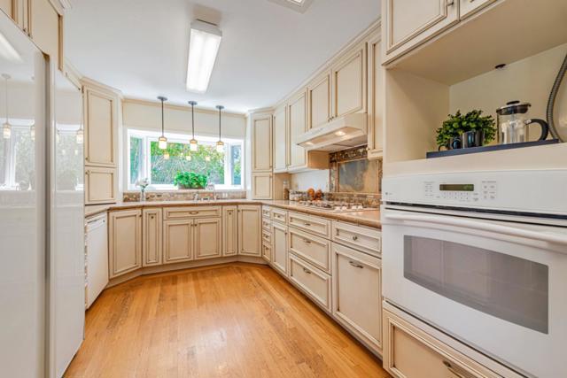 639 Georgia Avenue, Palo Alto CA: https://media.crmls.org/mediaz/5b3b2670-d570-400f-96e1-901a40bb0673.jpg