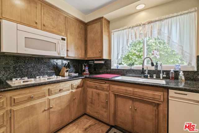 10226 Topeka Drive photo 3