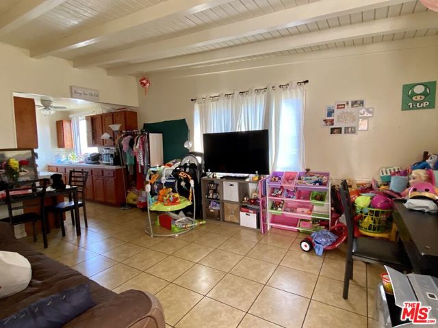 419 La Colina Drive, Inglewood CA: https://media.crmls.org/mediaz/5b3c6680-08f5-4151-8282-f678b243a934.jpg