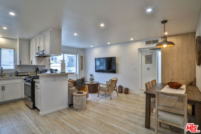 1540 N Bronson Avenue, Los Angeles CA: https://media.crmls.org/mediaz/5b3c8a25-80fe-4b88-97f4-871603055c8d.jpg