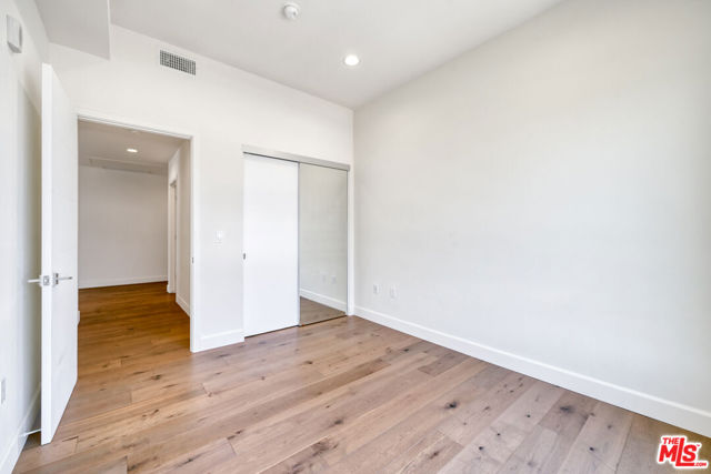 105 S Mariposa Avenue, Los Angeles CA: https://media.crmls.org/mediaz/5b3d7fc5-dcdf-4b4c-892c-47ede52b0d15.jpg