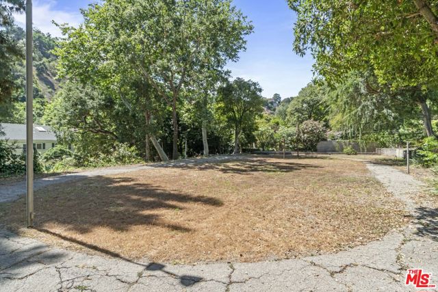 1150 Stone Canyon Road, Los Angeles CA: https://media.crmls.org/mediaz/5b3da003-bc9a-46bf-b388-c899c5c8fbdd.jpg