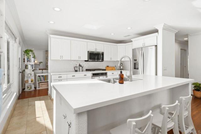 Detail Gallery Image 11 of 45 For 6849 Ballinger Ave, San Diego,  CA 92119 - 3 Beds | 2 Baths