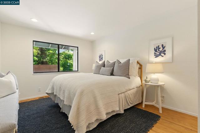154 Selborne Way, Moraga CA: https://media.crmls.org/mediaz/5b3e6501-70b2-4013-aa64-0fbf8e8f98be.jpg