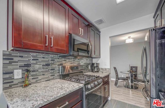 103 N Hayworth Avenue, Los Angeles CA: https://media.crmls.org/mediaz/5b3ea822-7148-4515-b4d3-7de3e5067f29.jpg