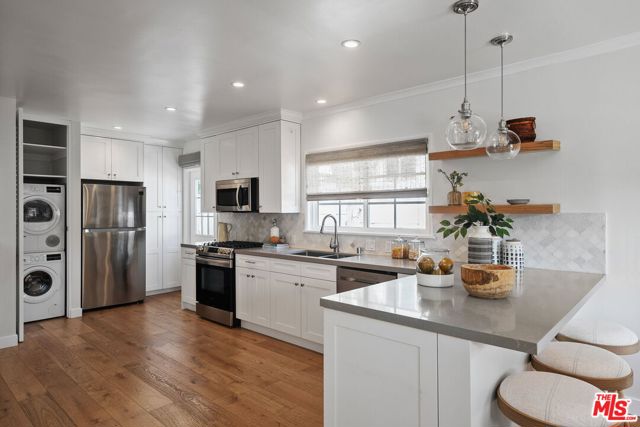 3627 Veteran Avenue, Los Angeles CA: https://media.crmls.org/mediaz/5b3eec90-d758-4f0a-99d9-0a439084b75c.jpg